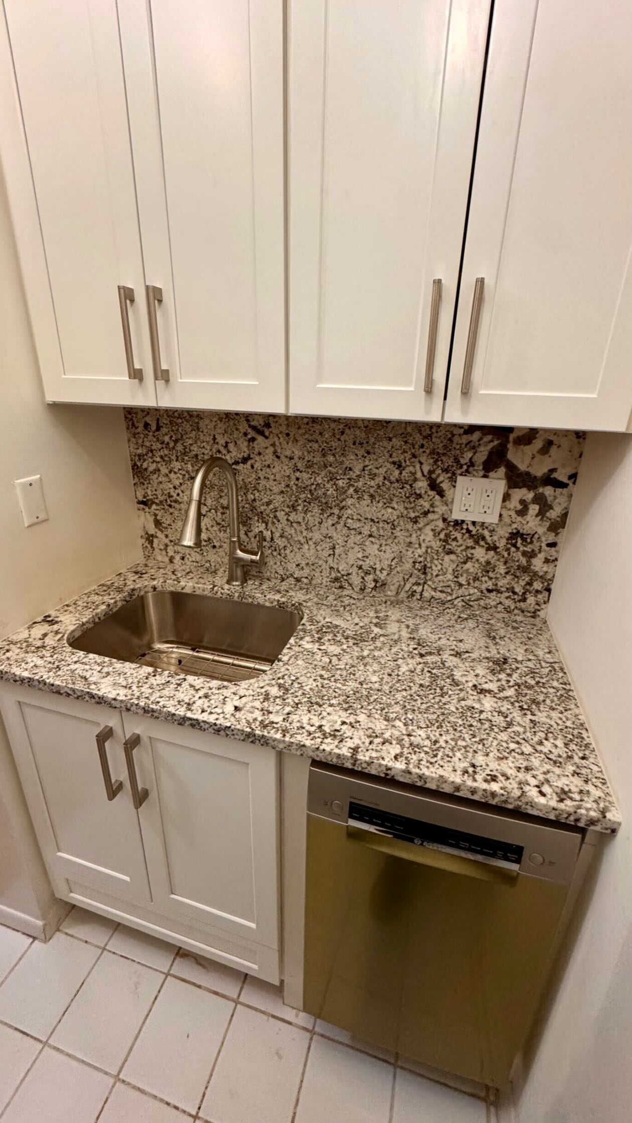 Limited space doesn’t mean limited style!
Often every inch counts when remodeling kitchens in New York City.
.
#nyckitchenremodel #smallkitchenideas #tinykitchenmakeover #beforeandafter
#nycapartments #manhattanapartments