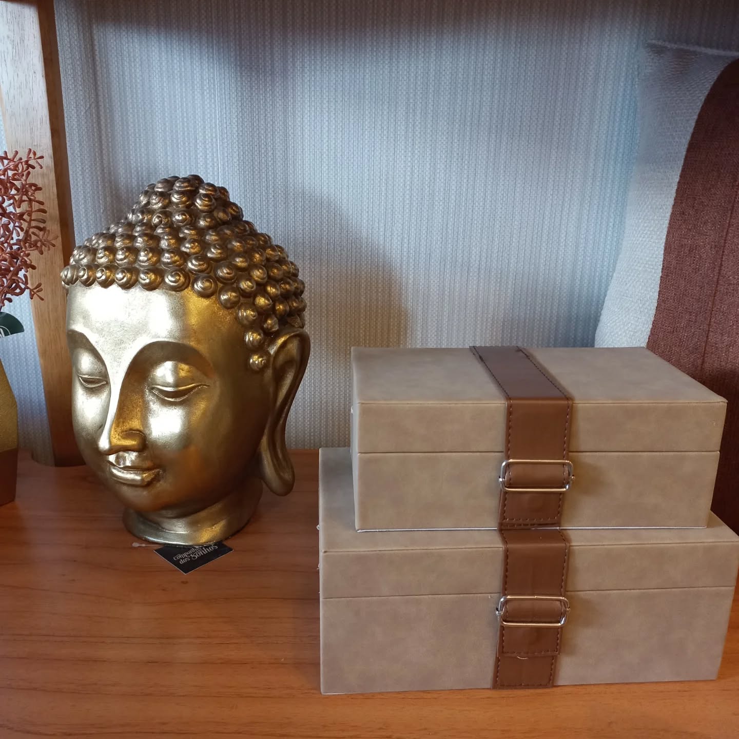 ✨ Sua casa merece esse toque especial!
Você não precisa de grandes mudanças para transformar seu ambiente… às vezes, os detalhes certos fazem tudo ✨
Na Companhia dos Sonhos, você encontra peças que trazem charme, aconchego e sofisticação para cada cantinho da sua casa 🏡
Vasos, quadros, almofadas, esculturas e muito mais para deixar seu espaço com a sua cara 💛
💡 Dica: misture alturas, texturas e materiais para criar uma decoração moderna e cheia de personalidade!
🛍️ Aproveite agora:
🔥 Toda a loja com 20% OFF
💳 Ou em até 10x no cartão
Corre para garantir o seu ✨
#Decoração #CasaLinda #DesignDeInteriores #Decorar #LarDoceLar Promoção CompanhiaDosSonhos